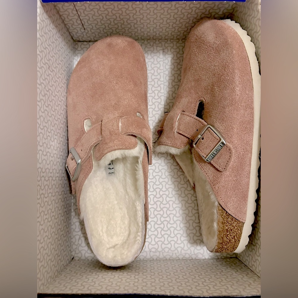 BIRKENSTOCK BOSTON SHERPA INNER LINED ROSE COLOR. MINT CONDITION. Only worn once